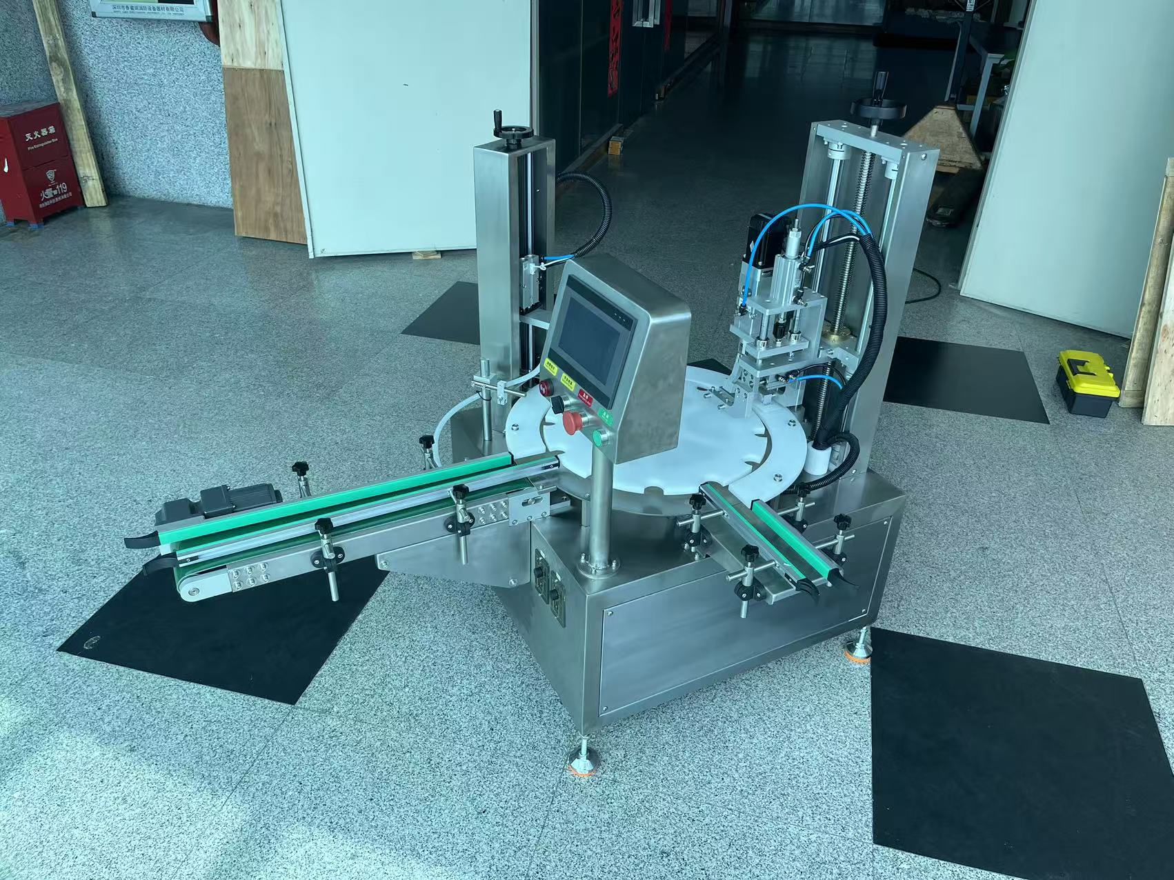 bottle filling and sealing machine