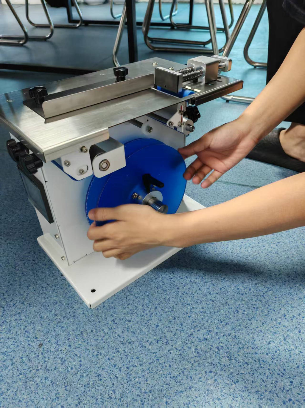 Carton Corner Labeling Machine | Automatic Corner Sticker Labeler for Box Sealing & Anti-counterfeit Label Changhaohuifeng