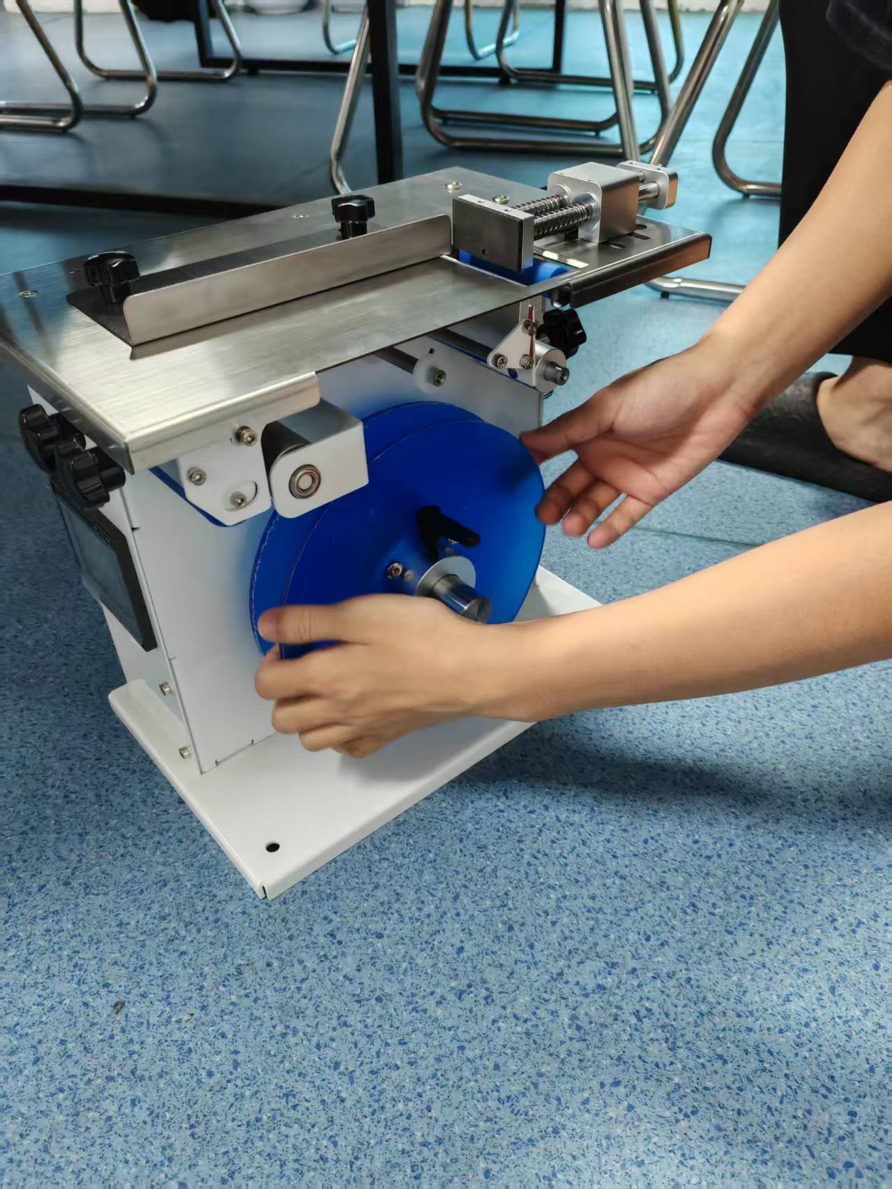 Corner Labeling Machine