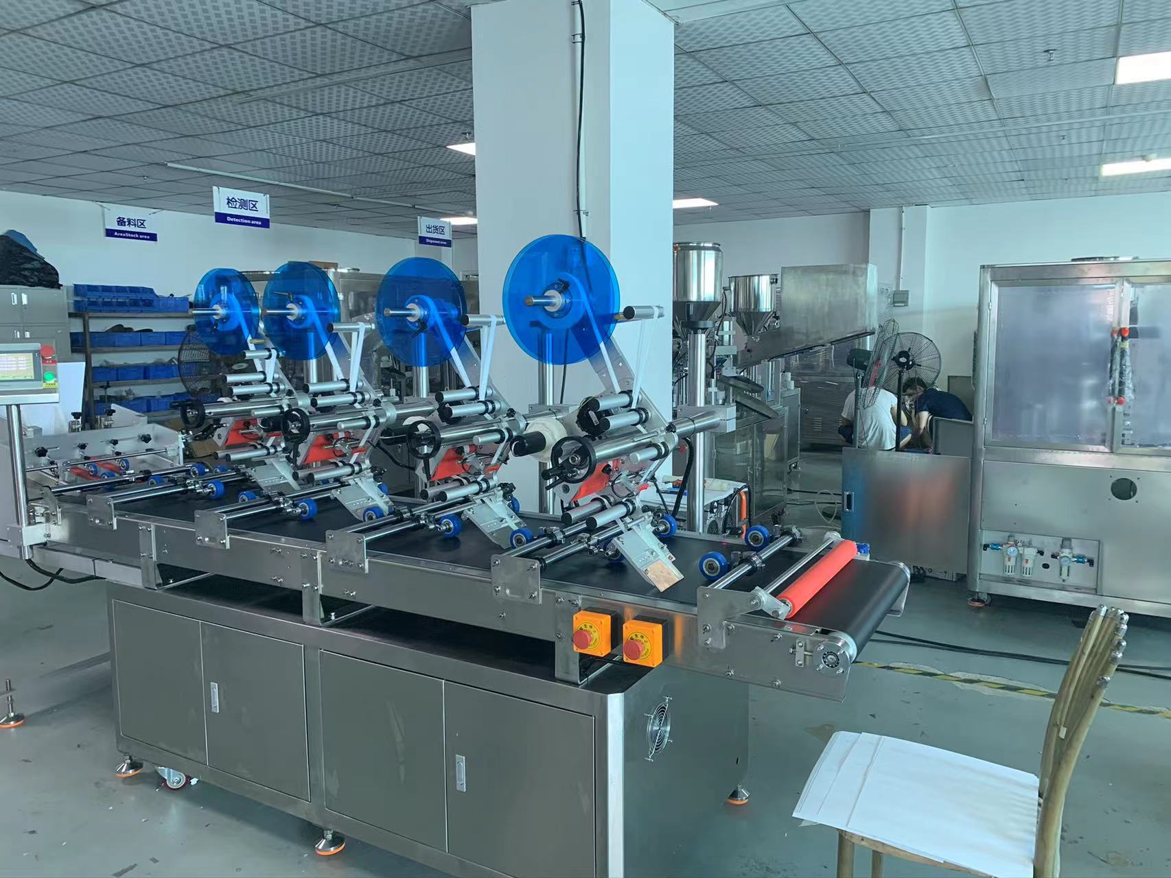Garment hang tag labeling machine