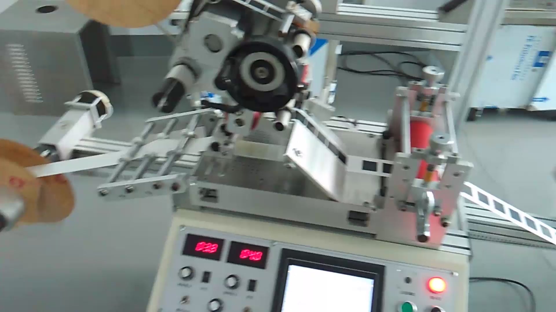 roll-roll labeling machine